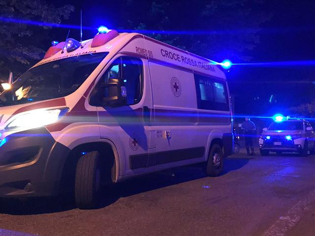 Salerno, nella notte incidente in moto in via Pietro del Pezzo: due giovani finiscono al Ruggi in codice rosso