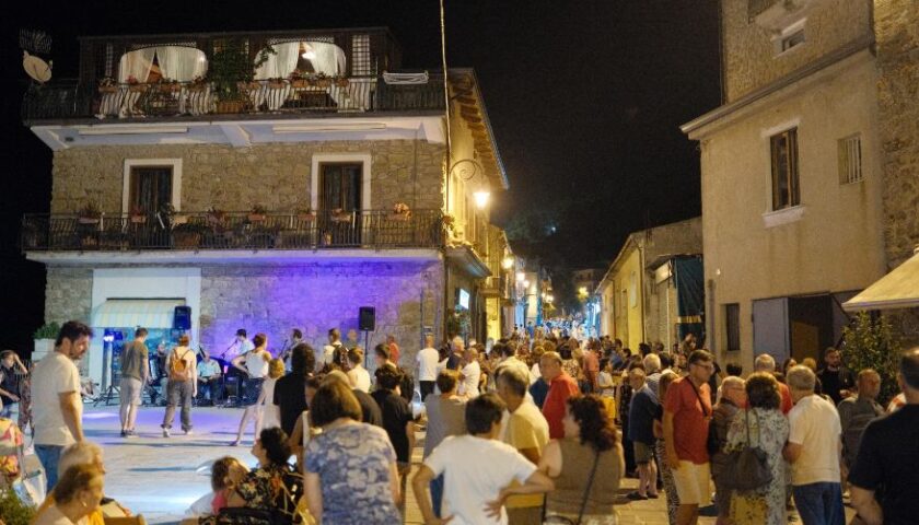 Gusto, cultura e tradizioni: al via la decima edizione della “Festa della Cipolla” di Vatolla