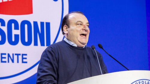 Regionali Campania, Martusciello (Forza Italia): “Fico candidato avversario, il centro destra non perda tempo”