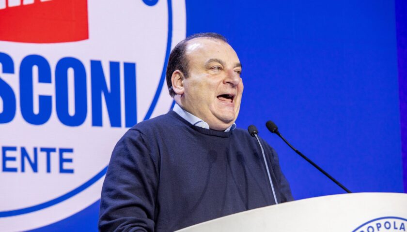Regionali Campania, Martusciello (Forza Italia): “Fico candidato avversario, il centro destra non perda tempo”
