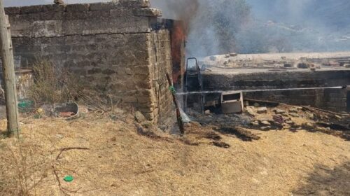 Agropoli, incendio sterpaglie lambisce abitazioni