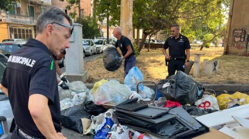 Discarica a cielo aperto in via Ligea: intervento di Salerno Pulita e Municipale, trasgressori individuati