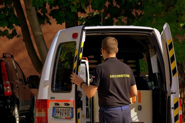 Pontecagnano, incidente sul lavoro: operaio travolto carrello elevatore