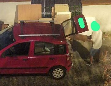 Incastrato mentre deposita rifiuti ingombranti a Pagani: individuato, denunciato e multato