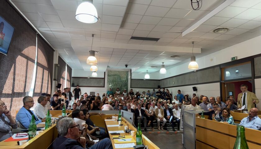 Sanità ad Agropoli: Consiglio comunale affollato, Picarone: «La battaglia per il pronto soccorso va portata a Roma»