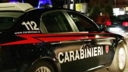 Cava de’ Tirreni, accoltella una donna e si suicida gettandosi dalla finestra