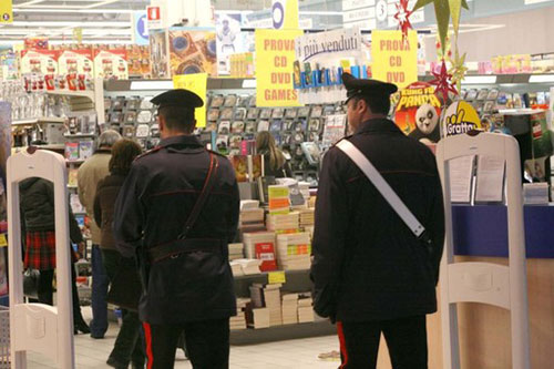 Furto nel supermercato, intervengono i carabinieri di Sala Consilina