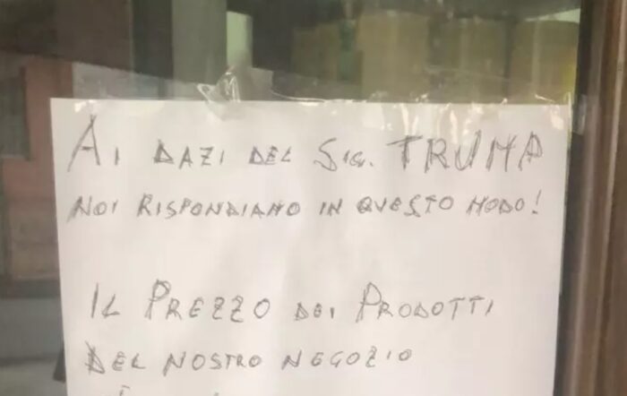 Cartello anti dazi nel Cilento, la provocazione: “Prezzo maggiorato del 100% a tutti i cittadini Usa”