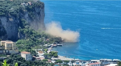 Crolla costone tufaceo in Penisola Sorrentina, paura tra Vico Equense e Meta