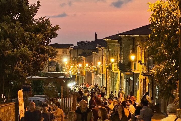 Festa della Cipolla di Vatolla: nel terzo weekend spazio all’arte, al teatro e alla musica popolare