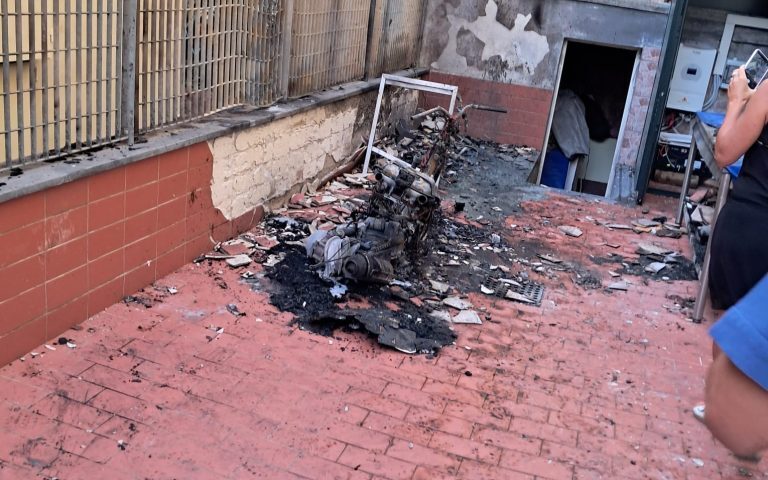 Cava de’Tirreni, a fuoco la moto del direttore dell’Asl