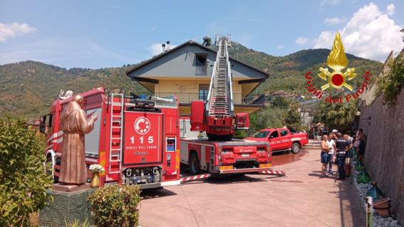 Olevano sul Tusciano, paura ma nessun ferito per l’incendio di ieri in un sottotetto