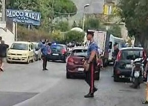 Ischia: spara e ferisce l’ex moglie, uccide il compagno e la madre di lei. Poi si toglie la vita