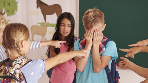 MIO FIGLIO A SCUOLA È SOTTOPOSTO A CONTINUI ATTI DI BULLISMO: COME POSSO INTERVENIRE PENALMENTE?