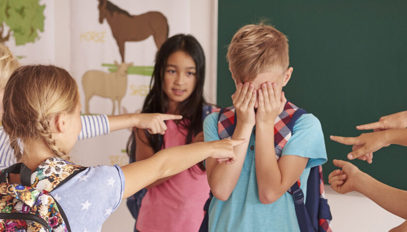 MIO FIGLIO A SCUOLA È SOTTOPOSTO A CONTINUI ATTI DI BULLISMO: COME POSSO INTERVENIRE PENALMENTE?
