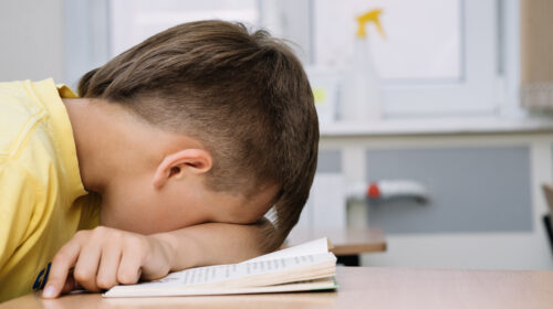 MIO FIGLIO HA OFFESO UN PROFESSORE IN AULA: È PUNIBILE PER LA LEGGE PENALE ?