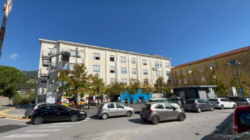 Eboli, accoltellato alla schiena nella movida