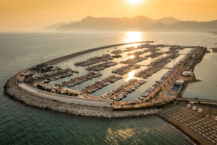 Estate 2025: record di presenze per i superyacht a Marina d’Arechi