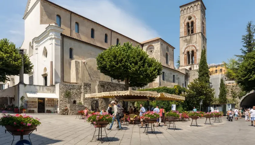 Viaggio tra Musica e Fede. Il Coro Polifonico dei Santi Medici di Eboli incanta il Duomo di Ravello con “Custos Mundi”