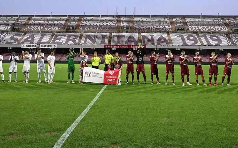 Partita l’asta benefica per la maglia della Salernitana indossata durante il trofeo Iervolino