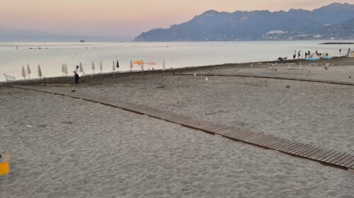 Salerno Pulita, spiagge comunali ripulite dai rifiuti
