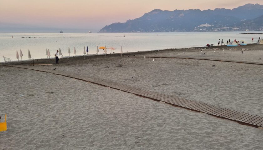 Salerno Pulita, spiagge comunali ripulite dai rifiuti