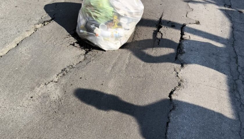 Asfalto nuovo ma già danneggiato dalla pioggia a Scafati: la denuncia di Santocchio (FdI)