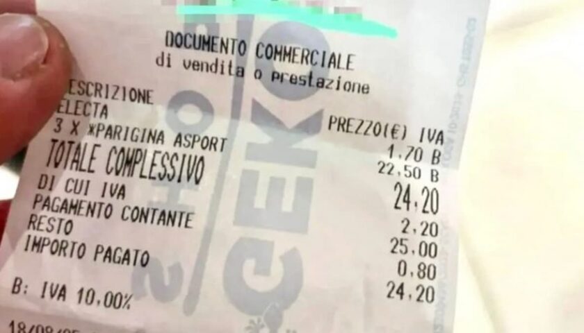 La denuncia: in Aeroporto a Napoli 3 pizzette e una bottiglietta d’acqua 24 euro