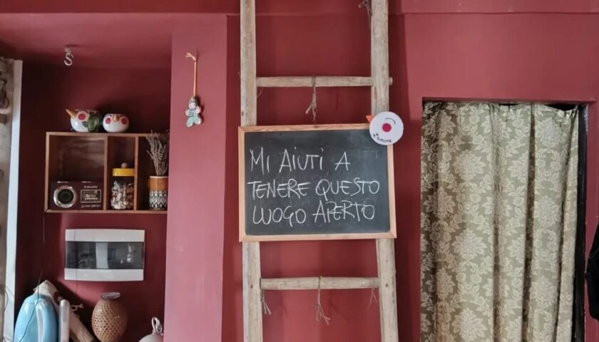 Salerno, appello del titolare di “Decobirds Ceramiche” a Portacatena: “Aiutatemi a tenere aperto il mio negozio”