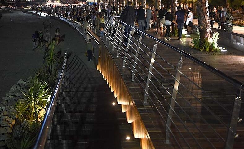 Salerno, minorenne di Nocera Inferiore denuncia violenza sessuale in spiaggia: fermato un 25enne di Scafati