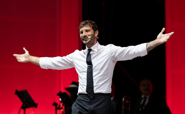 A Padula Stefano De Martino gran “mattatore” della prima serata al Certosa Village