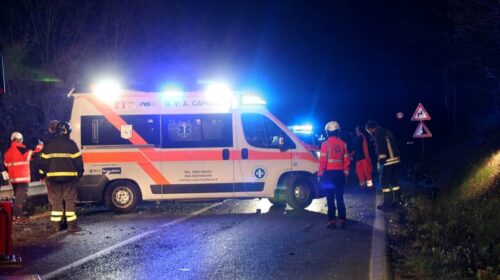 Tir esce di strada sulla A2 tra Campagna ed Eboli, camionista in ospedale Tir esce di strada sulla A2 tra Campagna ed Eboli, camionista in ospedale