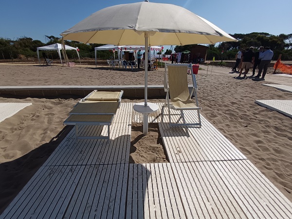 Taglio del nastro della spiaggia inclusiva a Battipaglia, la sindaca Francese: ”Servizio aperto a tutti”