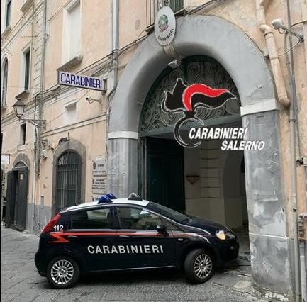 Salerno, tenta rapina in un bar di via Mercanti: arrestato straniero