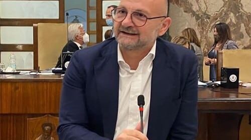 Critiche allo spostamento fermate bus di Luci d’Artista, Loffredo: evidentemente la delibera è giusta