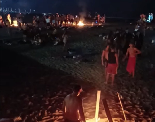 Salerno, falò accesi su spiaggia inclusiva a Mercatello: la denuncia della Balnea