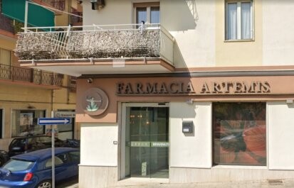 Salerno, tentato furto in farmacia: ladri messi in fuga dal nebbiogeno