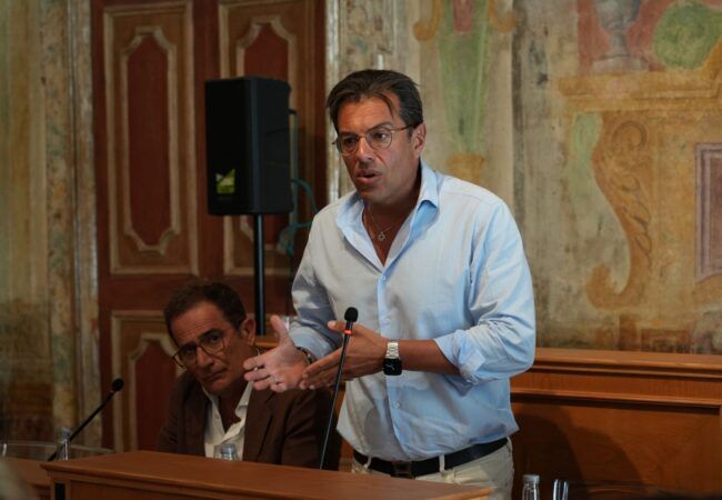 Intervento della Guardia Costiera contro l’abusivismo sulla spiaggia libera a Vietri sul Mare: il plauso dell’amministrazione civica guidata da Giovanni De Simone