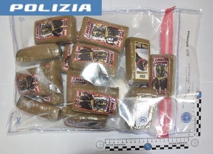 Salerno, trasportava oltre un chilo e mezzo di droga: blitz in autostrada con arresto