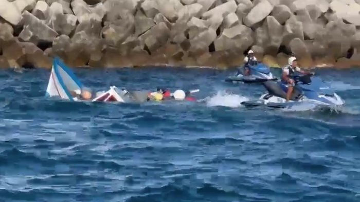 Salerno, affonda imbarcazione durante i festeggiamenti per la Madonna che viene dal Mare