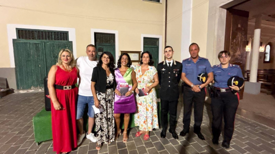 Montecorice, inaugurata una panchina rossa contro la violenza di genere