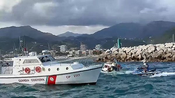 Salerno in festa con la Madonna che viene dal Mare