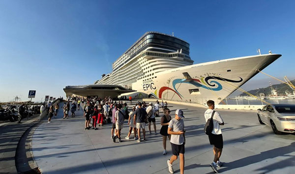 Salerno, sbarcati 4700 turisti con nave da crociera “Epic” attraccata al Molo Manfredi
