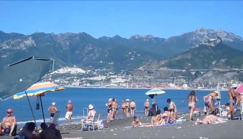 Salerno, Consigliera Barone: “Spiaggia di Torrione come una discarica a cielo aperto”
