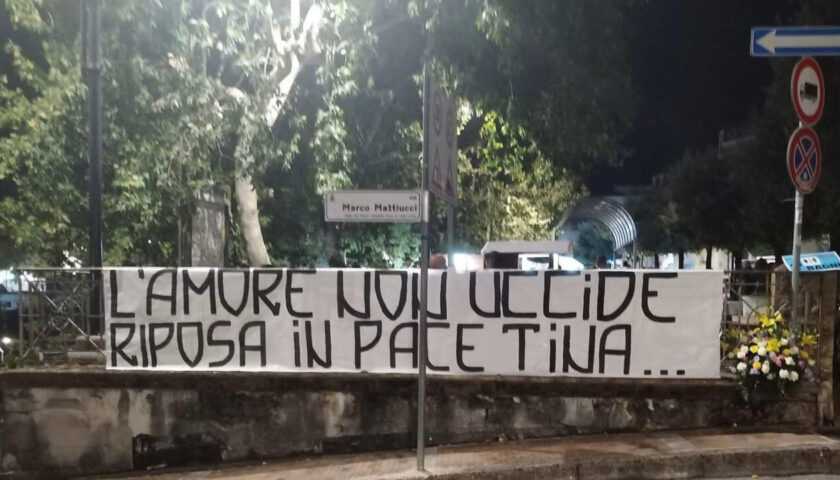 Montecorvino Rovella, striscione per Tina Sgarbini: “L’amore non uccide”