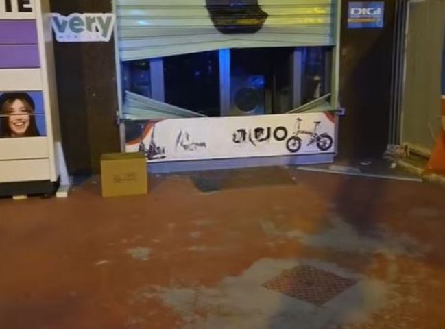 Pagani, la banda del flex ruba 40 telefonini dal negozio di via Ammaturo