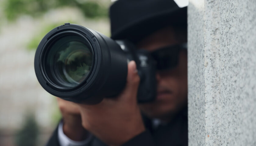 TUTTI CINEASTI ANCHE NEL FILMARE UN REATO: MA È VERO CHE SI RISCHIA UNA CONDANNA?