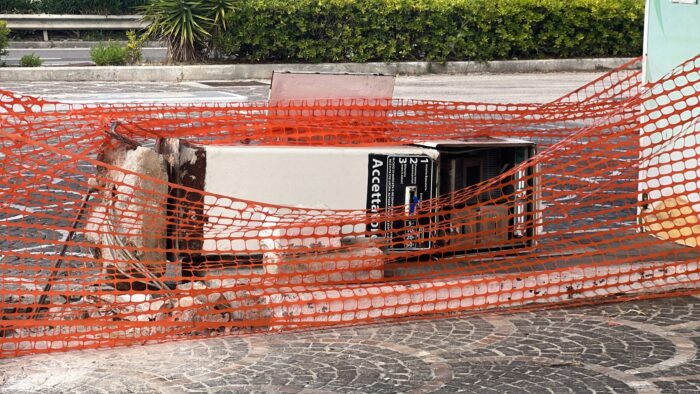 Salerno, furto fallito nella notte al distributore di via Allende ma si contano 30mila euro di danni