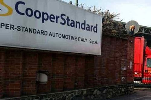 Battipaglia, sciopero dei lavoratori Cooper Standard: “Traditi dal gruppo Stellantis, presidio a oltranza”