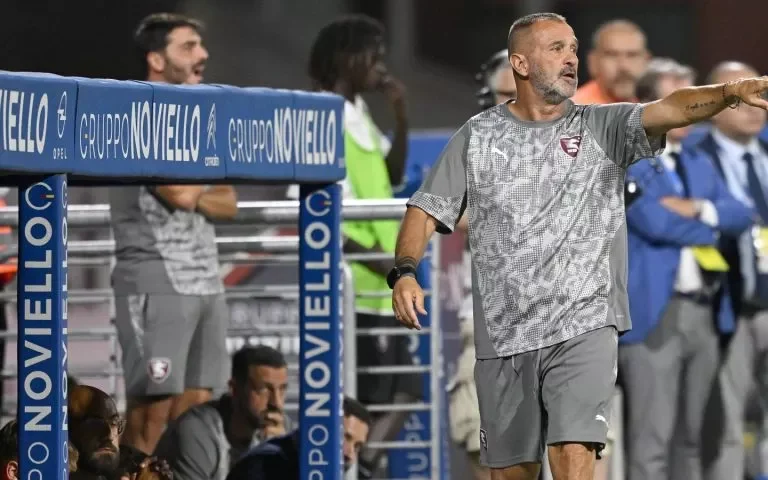 Salernitana, Ferrari sostituisce lo squalificato Raffaele: “A Casarano proviamo a riscattarci nonostante le assenze”